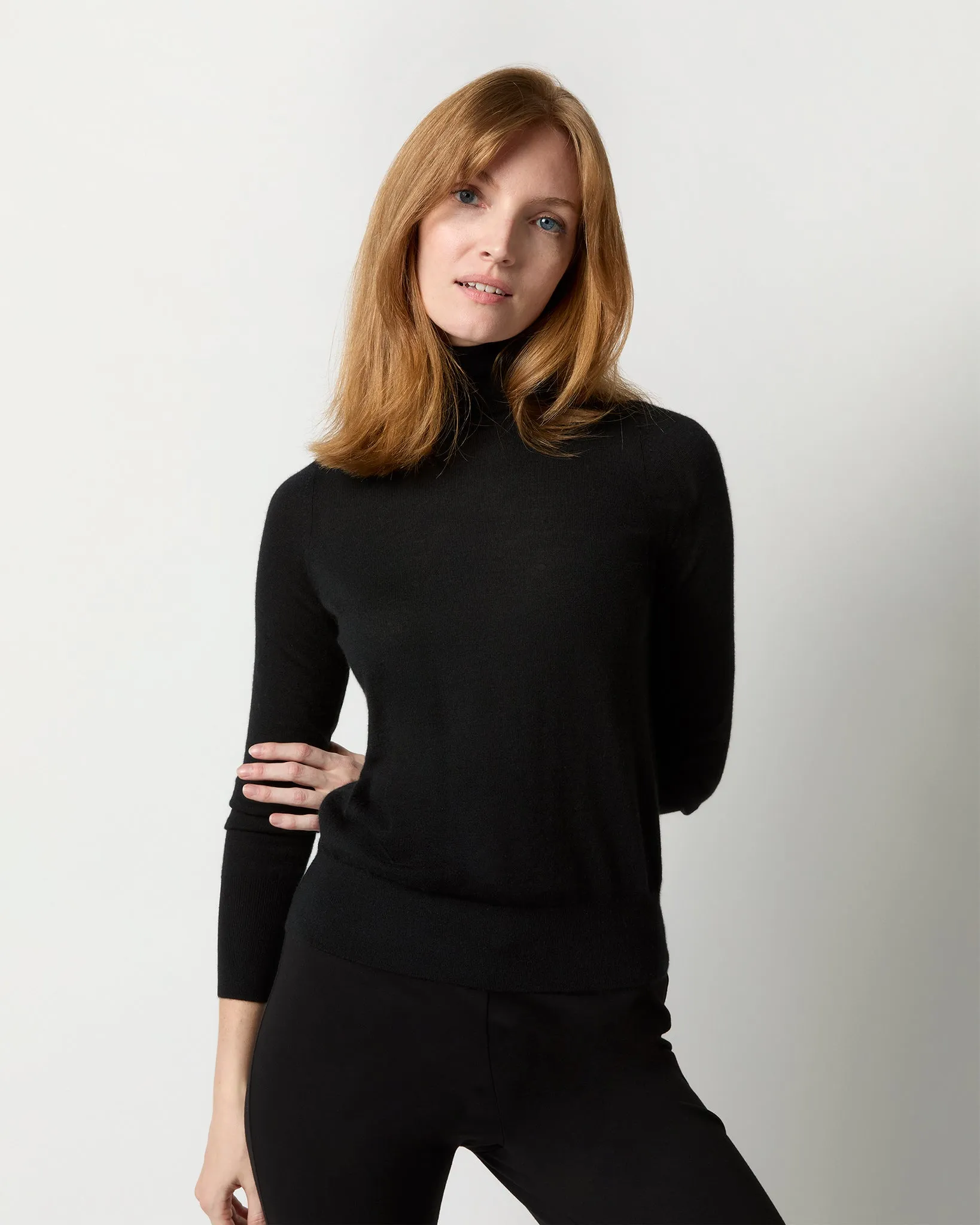 Alida Turtleneck Sweater in Black Cashmere