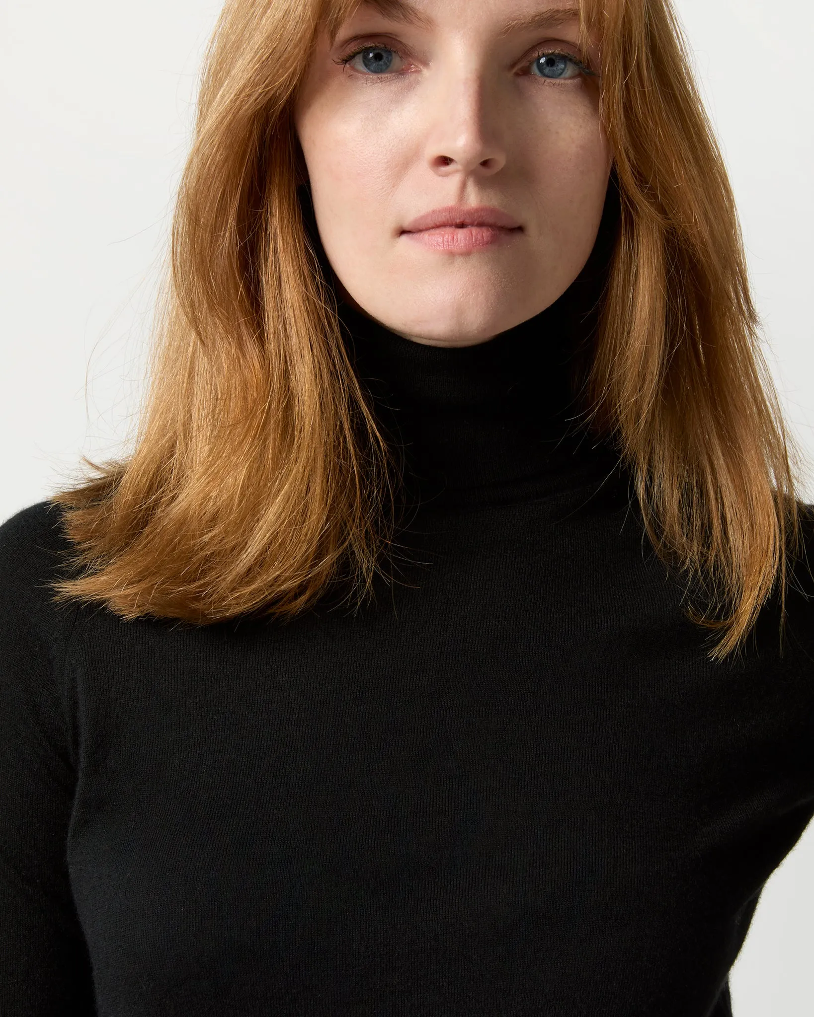 Alida Turtleneck Sweater in Black Cashmere