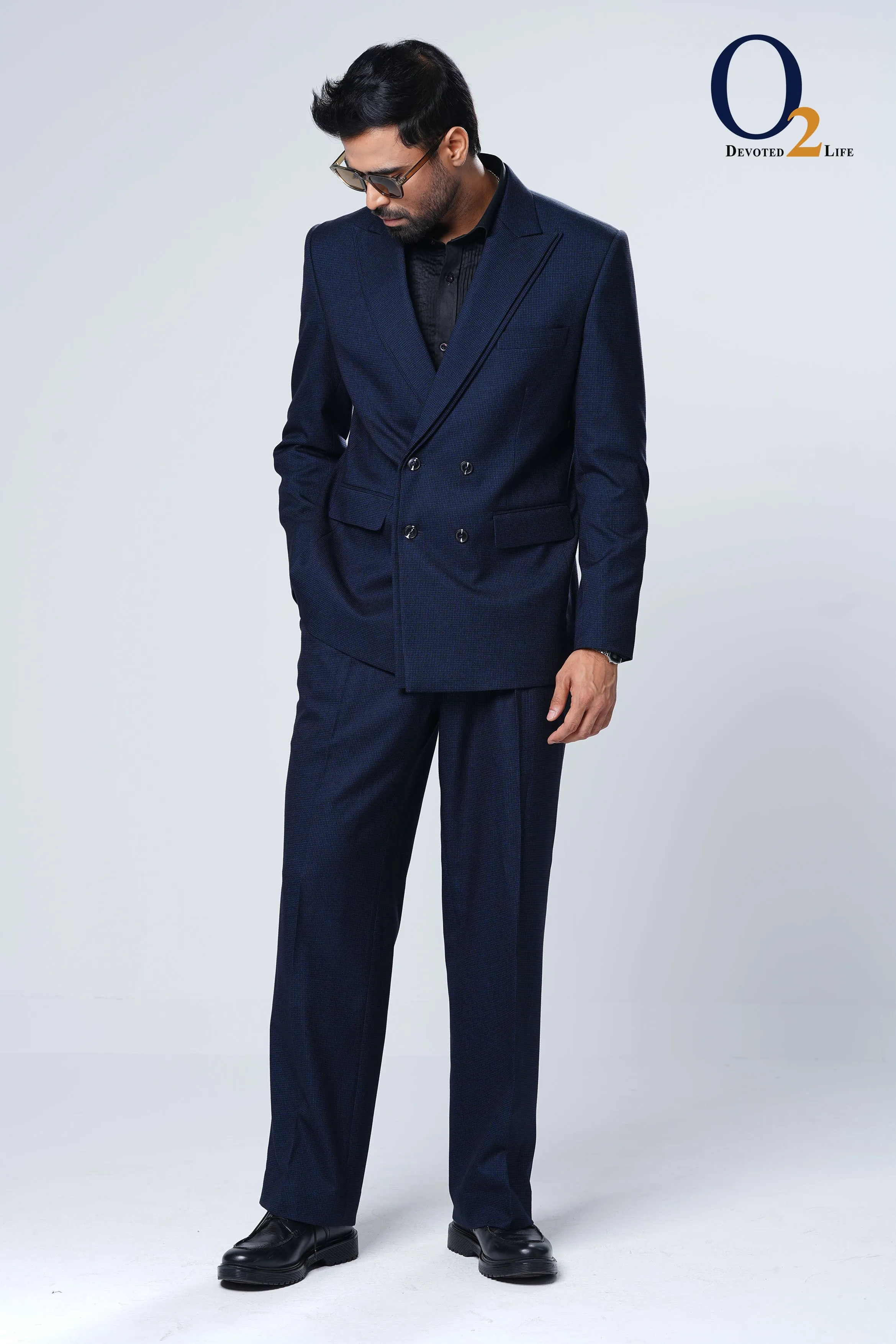 Bouble-breasted navy suit paired with Pant